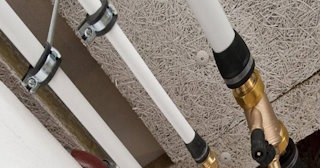 Замена труб водоснабжения в квартире: цена от 2067 руб. - СантехДомДмт